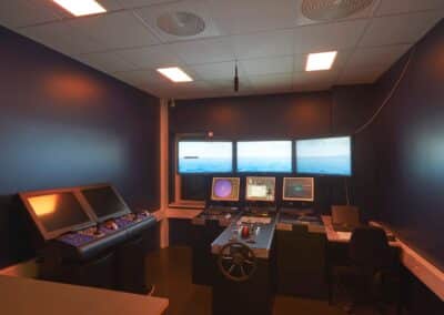 Simuleringskontrolrum med oceanvisning – Maersk Training Svendborg