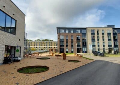Almene boliger i Fyrreparken i Vollsmose, Odense under renovering – Hansson & Knudsen står for entreprenørarbejdet