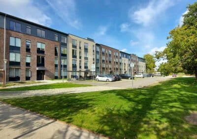 Renoveringsarbejde på almene boliger i Fyrreparken i Vollsmose, Odense udført af entreprenørfirmaet Hansson & Knudsen