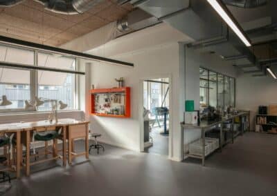Værkstedsområde på Designskolen Kolding moderniseret med nye arbejdspladser og installationer